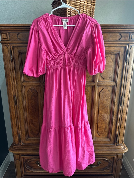 Jessica Simpson Dresses & Skirts - Jessica Simpson Pink Puff-Sleeve V-Neck Midi Dress